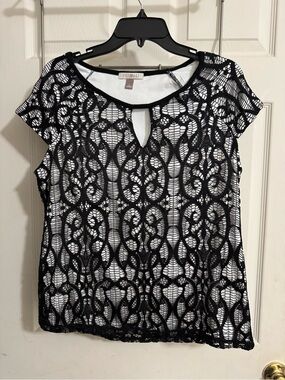 Roz & Ali Black Lace Peep Hole Top w/ Ivory Lining